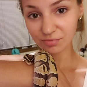 Meet your Posher, Lauren